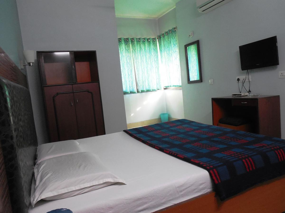 Hotel Silver Springs Ахмедабад Экстерьер фото