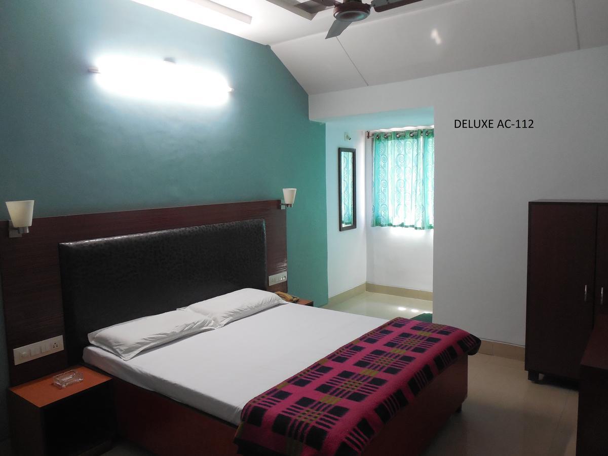 Hotel Silver Springs Ахмедабад Экстерьер фото