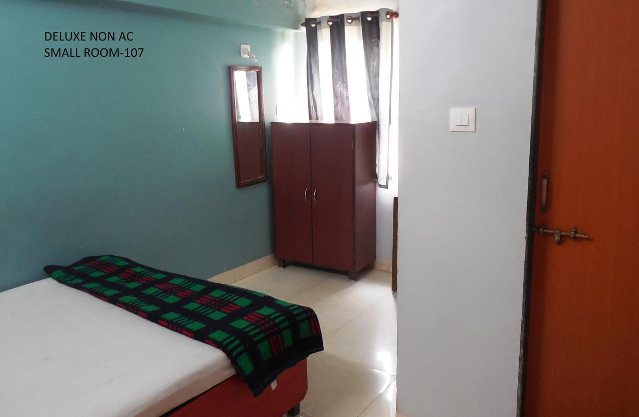 Hotel Silver Springs Ахмедабад Экстерьер фото